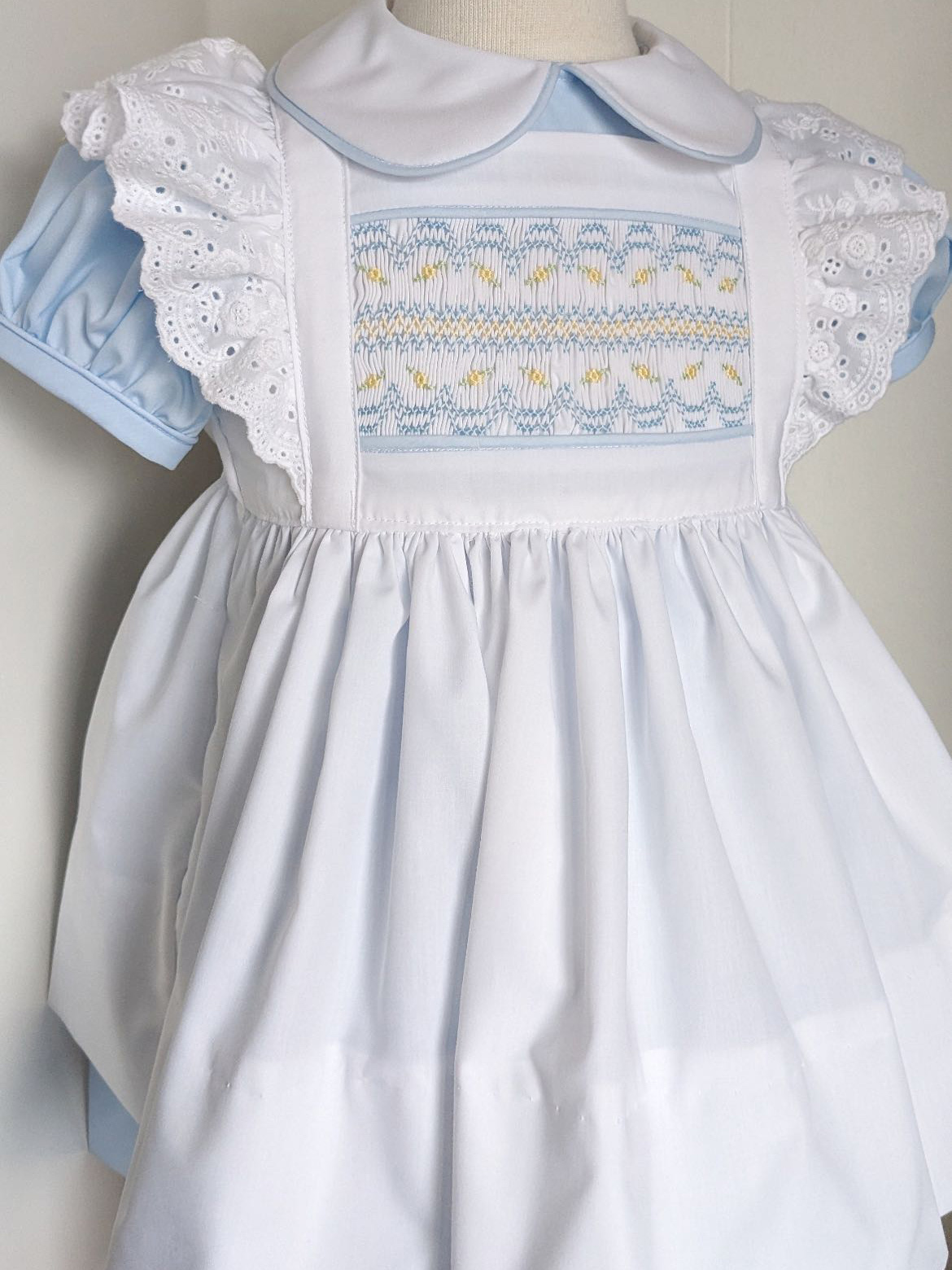 Vestido branco smocked para me - Baby Clothing Dresser avaliação e preço