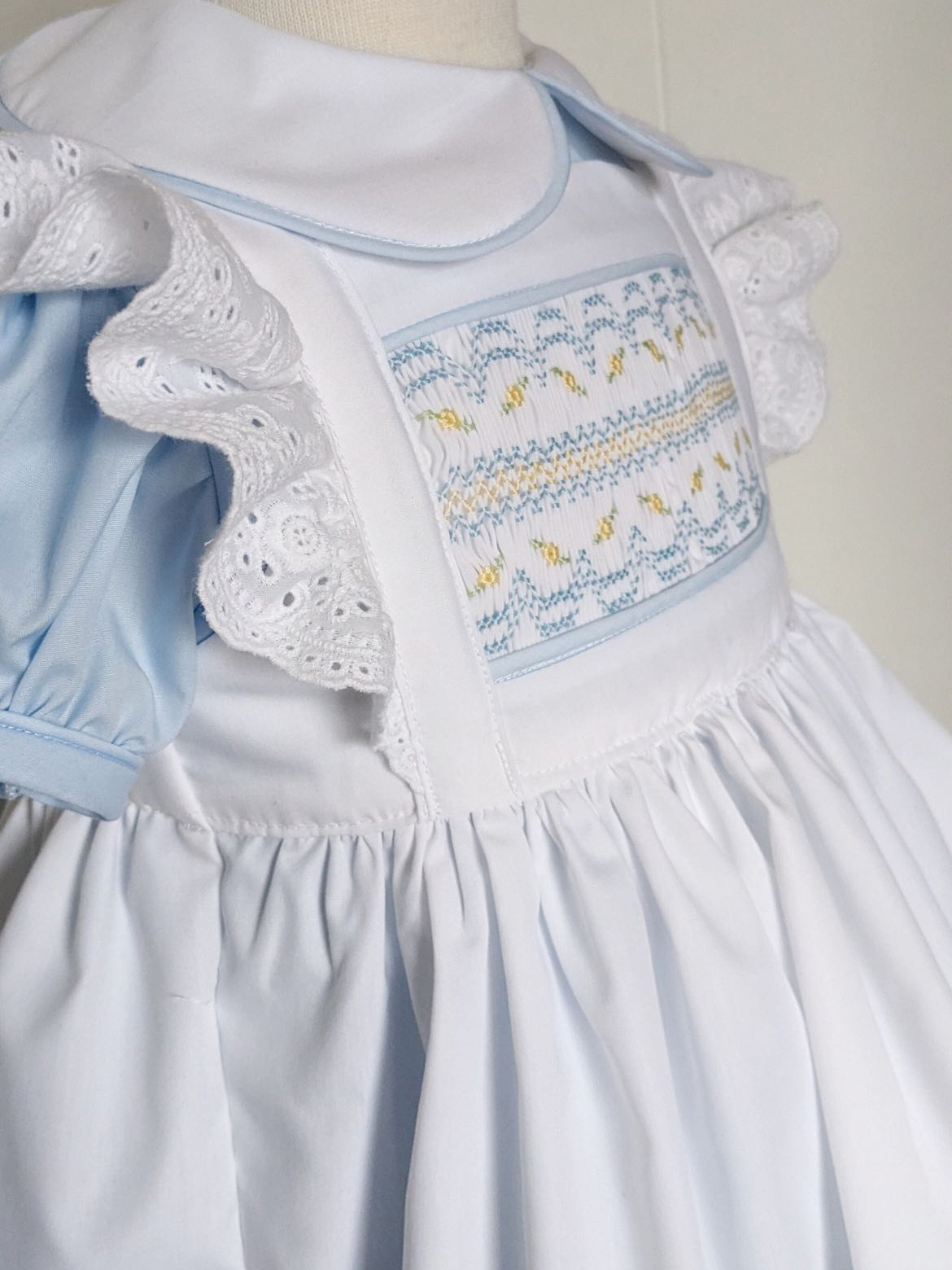 Vestido branco smocked para me - Baby Clothing Dresser avaliação e preço