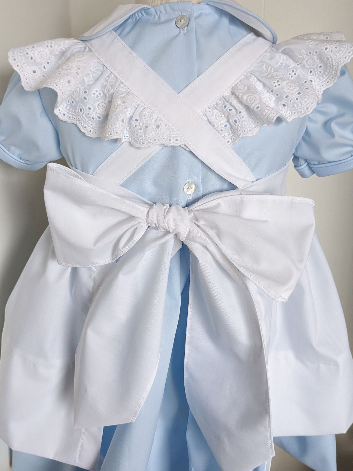 Vestido branco smocked para me - Baby Clothing Dresser avaliação e preço